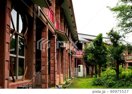 町立笠原小学校の赤茶の2階建ての建造物【埼玉県宮代町】 90975527