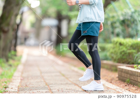 足元 歩く スパッツ シューズ 足元 歩く スパッツ シューズ 90975528