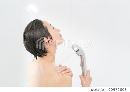 お風呂　シャワー　シャンプー　 90975803