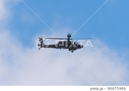 イギリス陸軍WAH-64アパッチ攻撃ヘリ 90975969