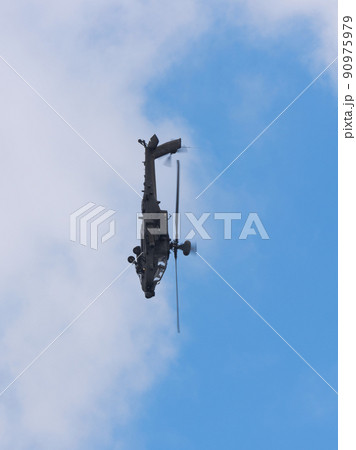 イギリス陸軍WAH-64アパッチ垂直降下 90975979