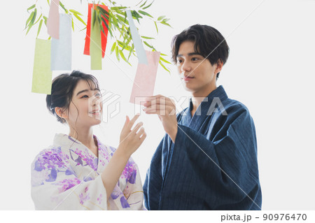 七夕　短冊　浴衣　カップル 90976470