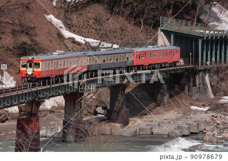大糸線姫川を渡り最後の活躍をするキハ52ありがとう号_2010/3/20撮影 90978679