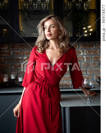 Beautiful adult woman standing in the kitchen 90978877