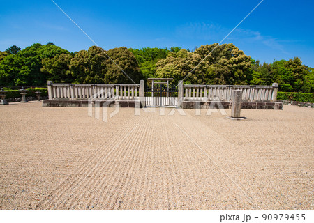 奈良県奈良市　神功皇后陵　拝所 90979455