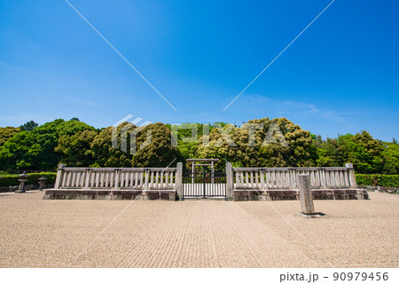 奈良県奈良市　神功皇后陵　拝所 90979456