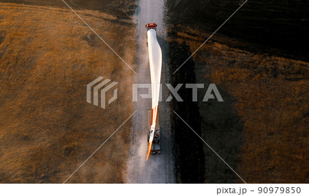 Turbine bladesfor a wind turbine being transported to the construction site by truck 90979850