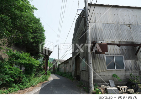 笠岡諸島 石の島・北木島最大の集落である大浦地区にある石材加工業者街 岡山県笠岡市 笠岡諸島 石の島・北木島最大の集落である大浦地区にある石材加工業者街 岡山県笠岡市 90979876