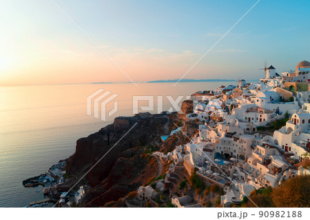 Oia village at night, Santorini 90982188
