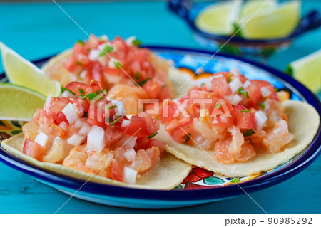 メキシコ料理の美味しいタコス メキシコ料理の美味しいタコス 90985292
