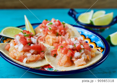メキシコ料理の美味しいタコス メキシコ料理の美味しいタコス 90985318
