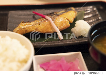 美味しい焼魚定食、ときしらず鮭 美味しい焼魚定食、ときしらず鮭 90986802