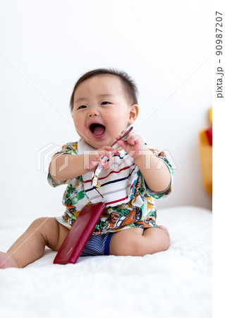 7ヵ月の乳児　あかちゃん 90987207