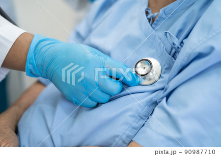 Doctor with ppe suit help Asian senior or elderly old lady woman patient in hospital for protect safety infection and kill Covid-19 Coronavirus. Doctor with ppe suit help Asian senior or elderly old lady woman patient in hospital for protect safety infection and kill Covid-19 Coronavirus. 90987710