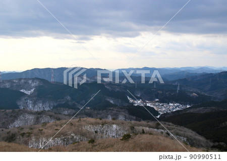 深山～るり渓ハイキングコースより到着した深山頂上から天王地区と丹波篠山市と三田市方面を望む 90990511