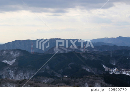 深山~るり渓ハイキングコースより到着した深山頂上から天王地区と丹波篠山市と三田市方面を望む 深山~るり渓ハイキングコースより到着した深山頂上から天王地区と丹波篠山市と三田市方面を望む 90990770