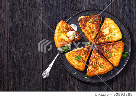 Potato Farls, Irish Potato Cakes, potato bread 90993289