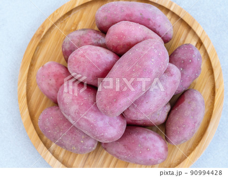 Heap of red potatoes Heap of red potatoes 90994428