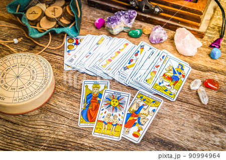 Fortune telling on tarot cards 90994964