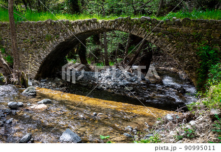 Ancient stone Venetian bridge in the Troodos mountains on the island of Cyprus. 90995011