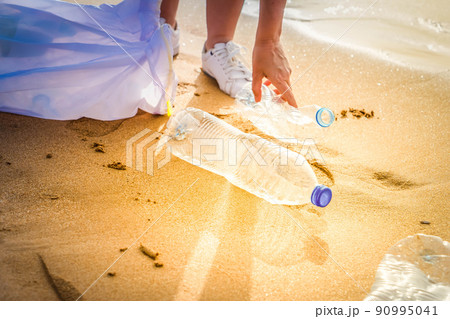 cleaning plastic on the beach. cleaning plastic on the beach. 90995041