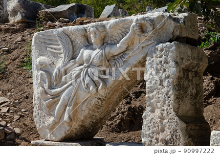 エフェソス遺跡 ニケのレリーフ エフェソス遺跡 ニケのレリーフ 90997222