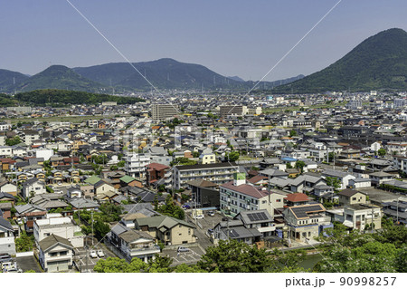 丸亀市飯山町方面　丸亀城からの眺め　香川県丸亀市 90998257