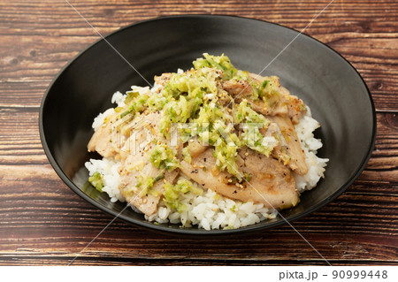 ネギ塩豚バラ丼 ネギ塩豚バラ丼 90999448