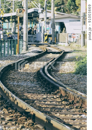【藤沢】都会の中のローカル線の急カーブ 91003669
