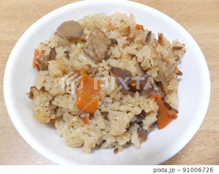 家庭の炊き込みご飯 91006726