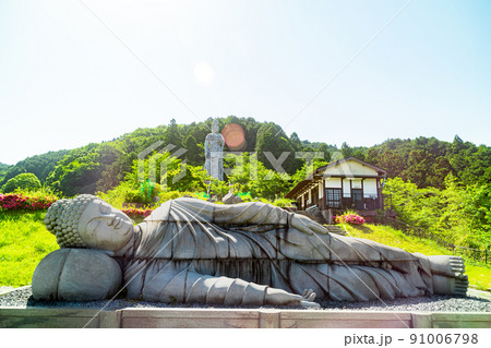 奈良 壺阪寺 大涅槃石像と大観音石像 奈良 壺阪寺 大涅槃石像と大観音石像 91006798