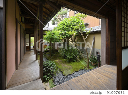 たつの市武家屋敷資料館 縁側(兵庫県たつの市) たつの市武家屋敷資料館 縁側(兵庫県たつの市) 91007031