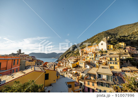 Landscape of Vernazza village on coast in northwestern of Italy 91007996