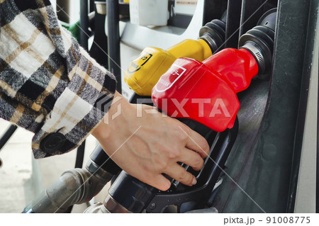 ガソリンの給油 ガソリンの給油 91008775