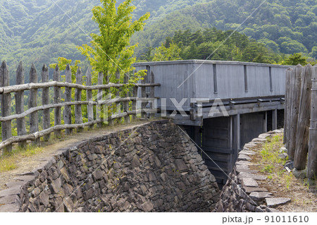 荒砥城の門への通路/長野県【千曲市城山史跡公園】 荒砥城の門への通路/長野県【千曲市城山史跡公園】 91011610
