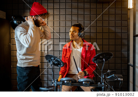 Men playing electric drums at home sstudio Men playing electric drums at home sstudio 91013002