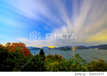 月明かりに浮かぶ瀬戸内風景 91014227