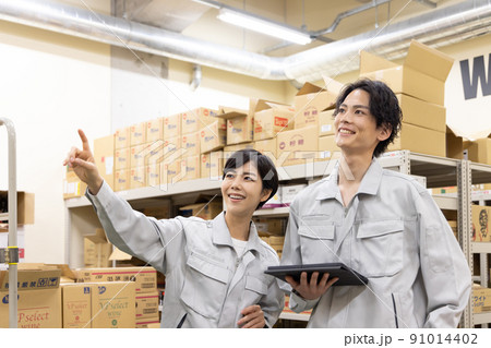 物流 倉庫 働く人々 物流 倉庫 働く人々 91014402