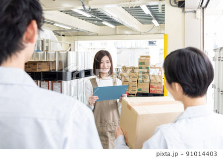 物流・運送業界　得意先への納品 91014403