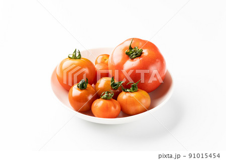 大きさが不揃いなトマト 91015454