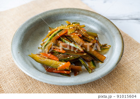 冬瓜の皮のキンピラ 91015604