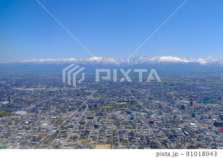 空撮・春の立山連峰と富山市 91018043