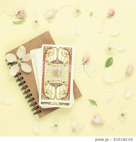 Tarot card Reading divination flowers background Tarot card Reading divination flowers background 91018219