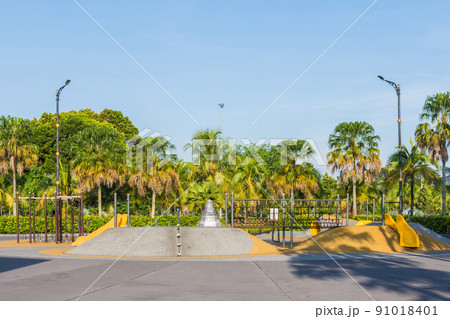 Scenics view of the "Toddler Play Area" in the Titiwangsa Lake Gardens, Kuala Lumpur Malaysia. 91018401