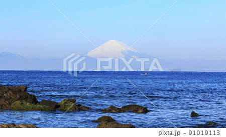 湘南三浦半島の神奈川県三浦市・横須賀市に跨る和田長浜海水浴場の冬 湘南三浦半島の神奈川県三浦市・横須賀市に跨る和田長浜海水浴場の冬 91019113