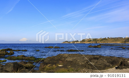 湘南三浦半島の神奈川県三浦市・横須賀市に跨る和田長浜海水浴場の冬 91019131