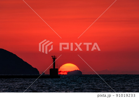 博多湾の夕日 91019233