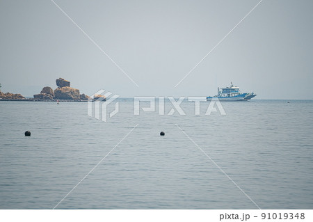 笠岡諸島最大の島・北木島　猫岩と大浦港へ向かう清笠丸5　岡山県笠岡市 91019348