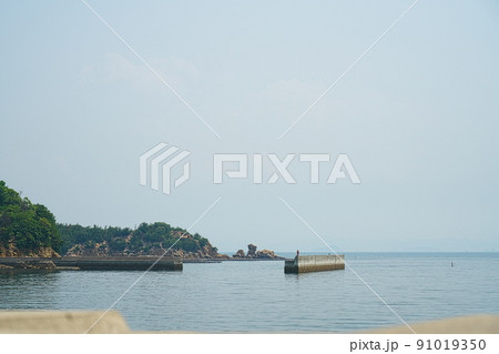 笠岡諸島最大の島・北木島 楠港と猫岩遠望 岡山県笠岡市 笠岡諸島最大の島・北木島 楠港と猫岩遠望 岡山県笠岡市 91019350
