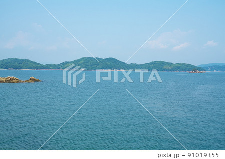 笠岡諸島最大の島・北木島から見た白石島　岡山県笠岡市 91019355